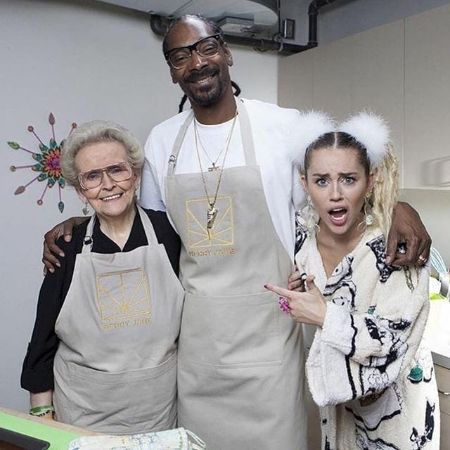 Miley Cyrus With her Grandma and Snoop Dogg